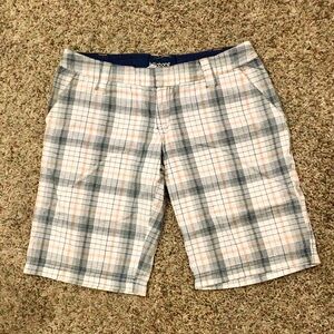 BILLABONG BERMUDA STYLE SHORTS
